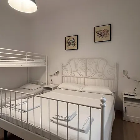 Centre W Ac 5min Walk To - Il Lupo Affitta Apartment *