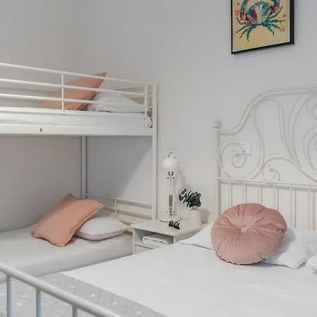 Apartment Centre W Ac 5min Walk To - Il Lupo Affitta